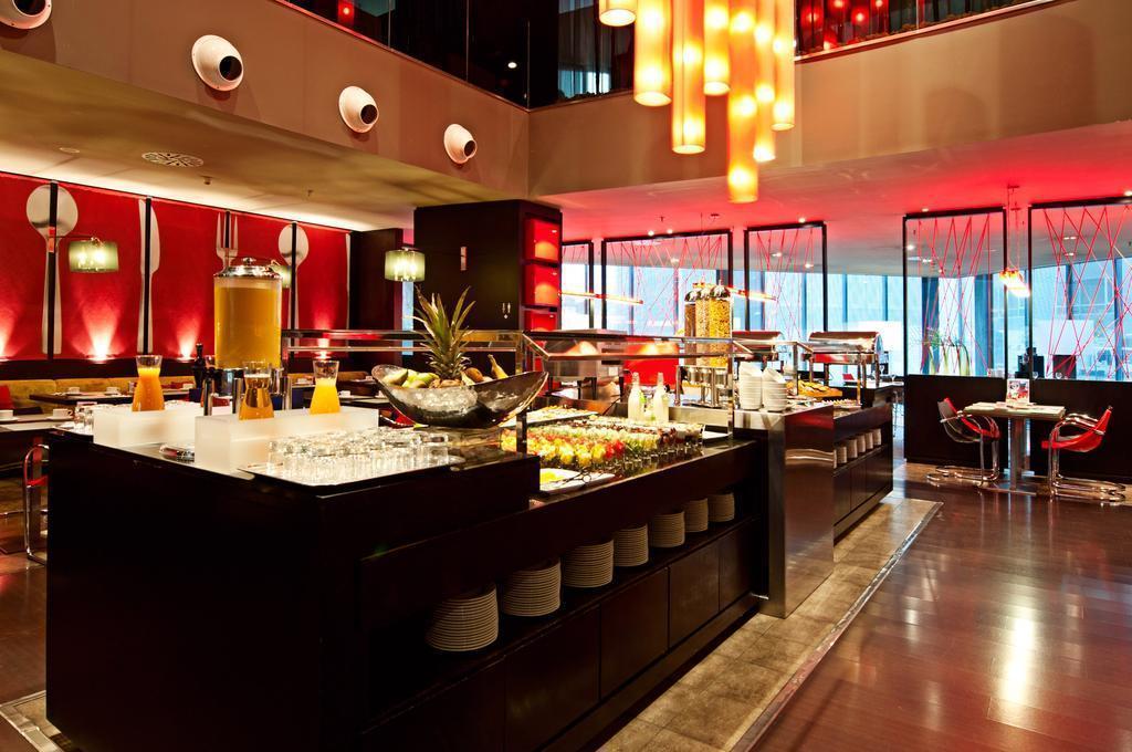 Фотография Tryp Barcelona Condal Mar 4*