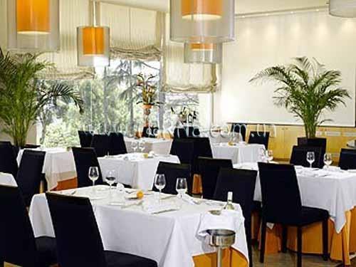 Отель Sercotel Ciutat de Montcada 4*