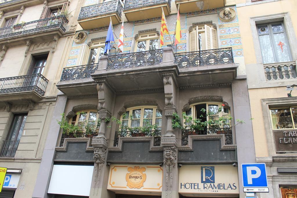 Ramblas barcelona. Ramblas Barcelona 3. Hotel Ramblas Barcelona. В Барселоне реставрируют. Рамбла карта.