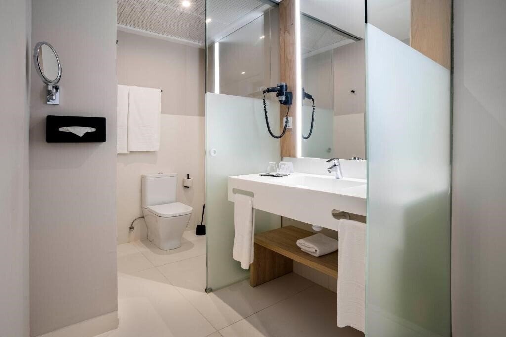 Golden Tulip 4* фотосуреті