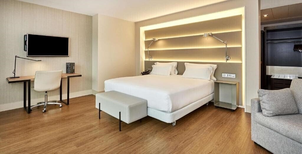 Отель Nh Sants Barcelona 4*
