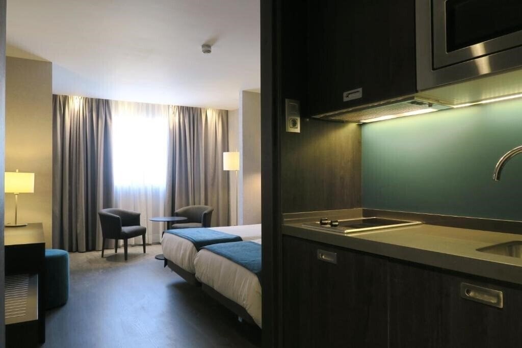 Отель Hg City Suites Barcelona 4*