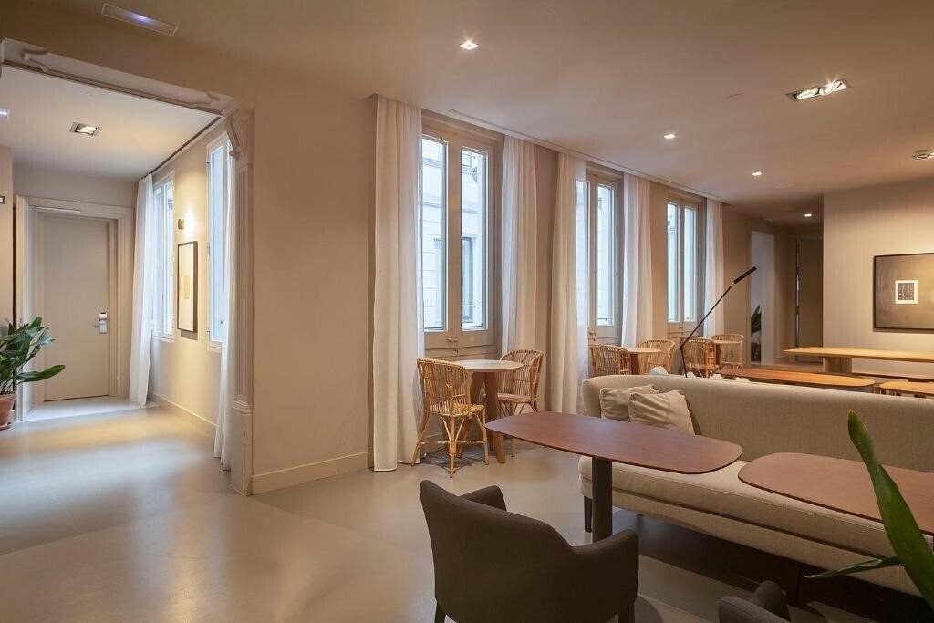 Uma Suites Pau Claris 3* суреті