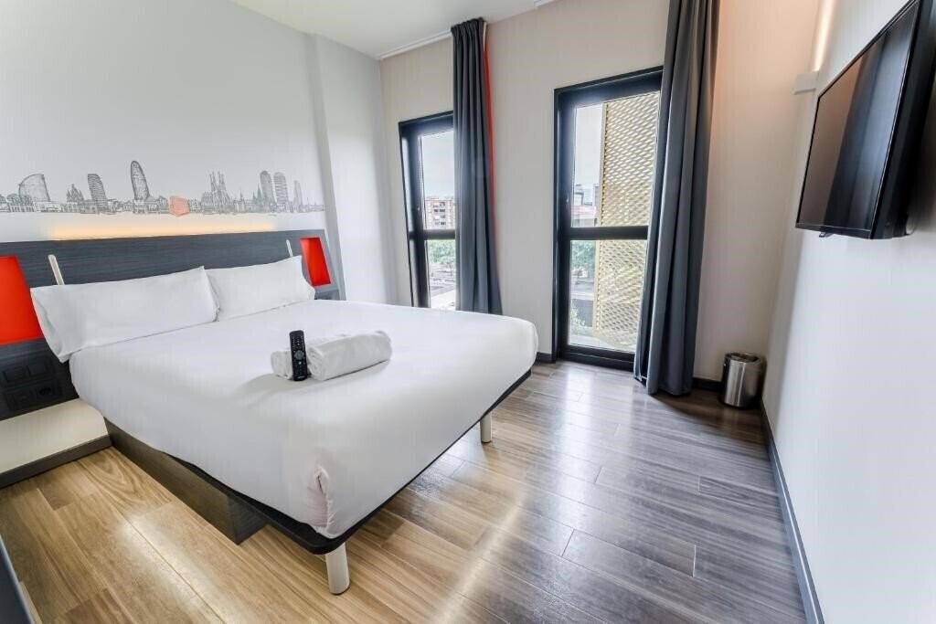 Easyhotel Barcelona Fira 1* қонақ үйі