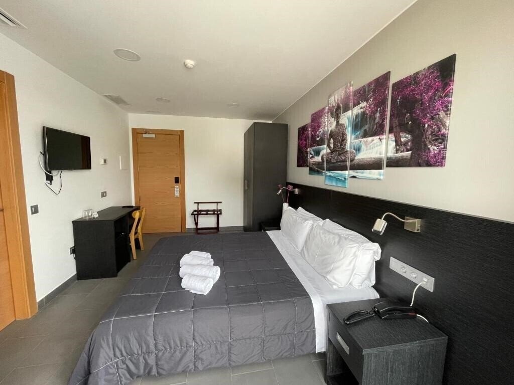 6 Bis 2* суреті