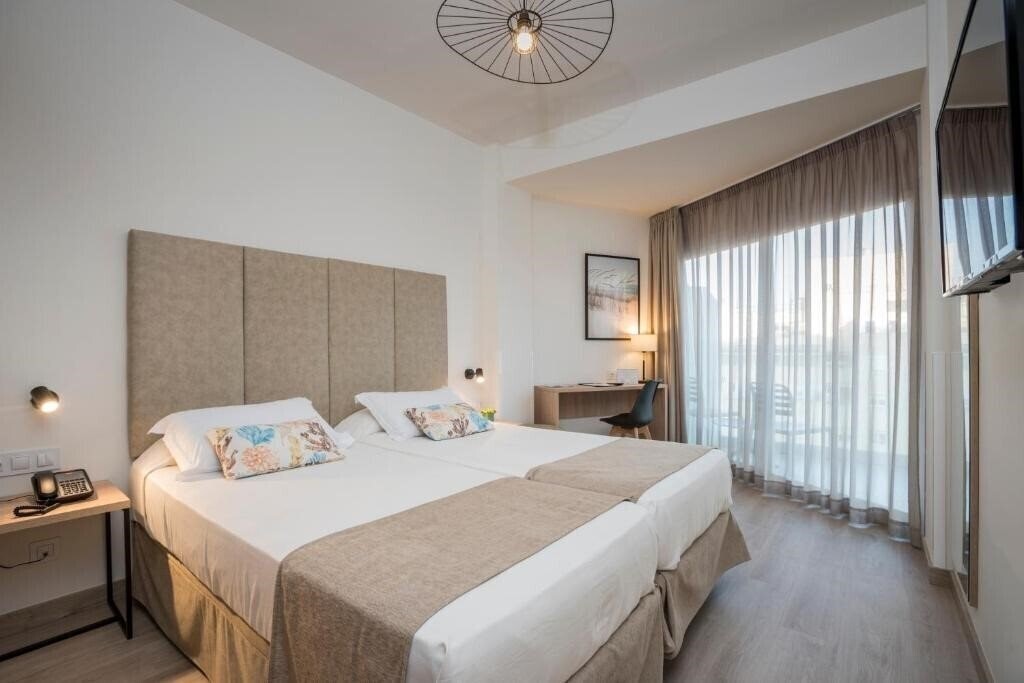 Фото Las Arenas 4*