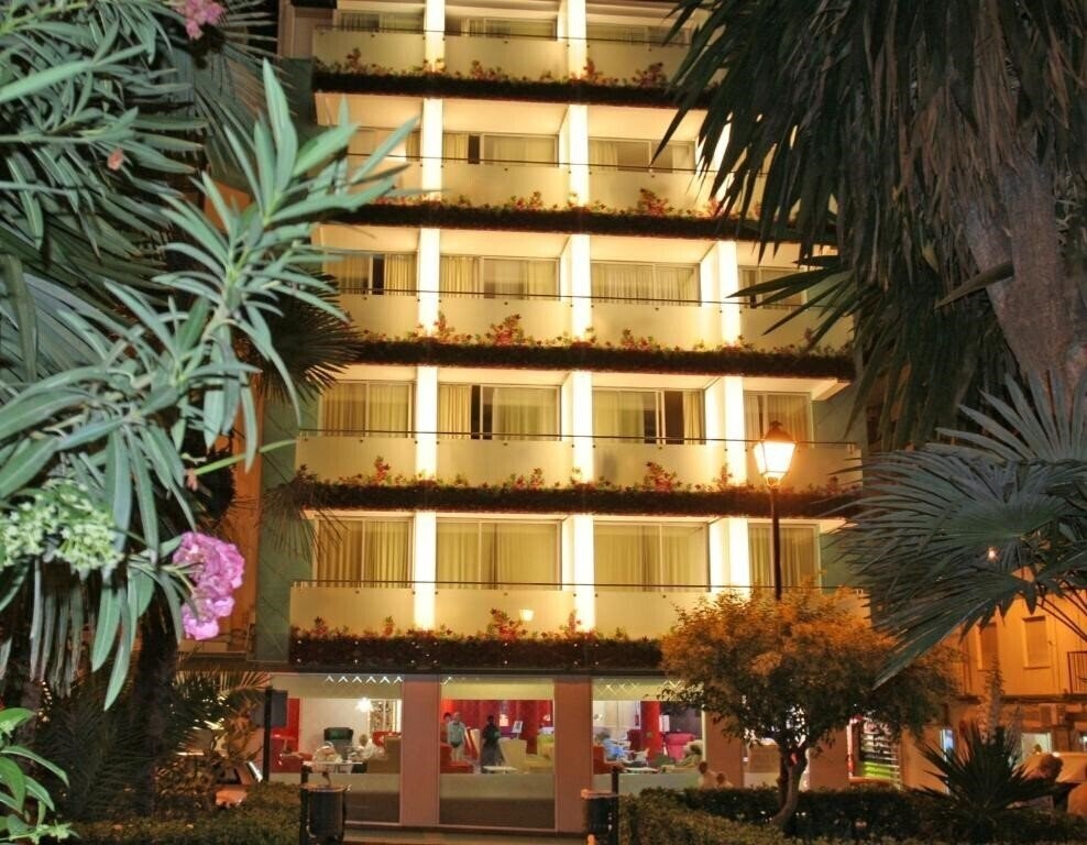Hotel Oasis Plaza 3* қонақ үйі