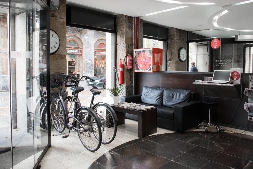 Petit Palace Arana 3* фотосуреті