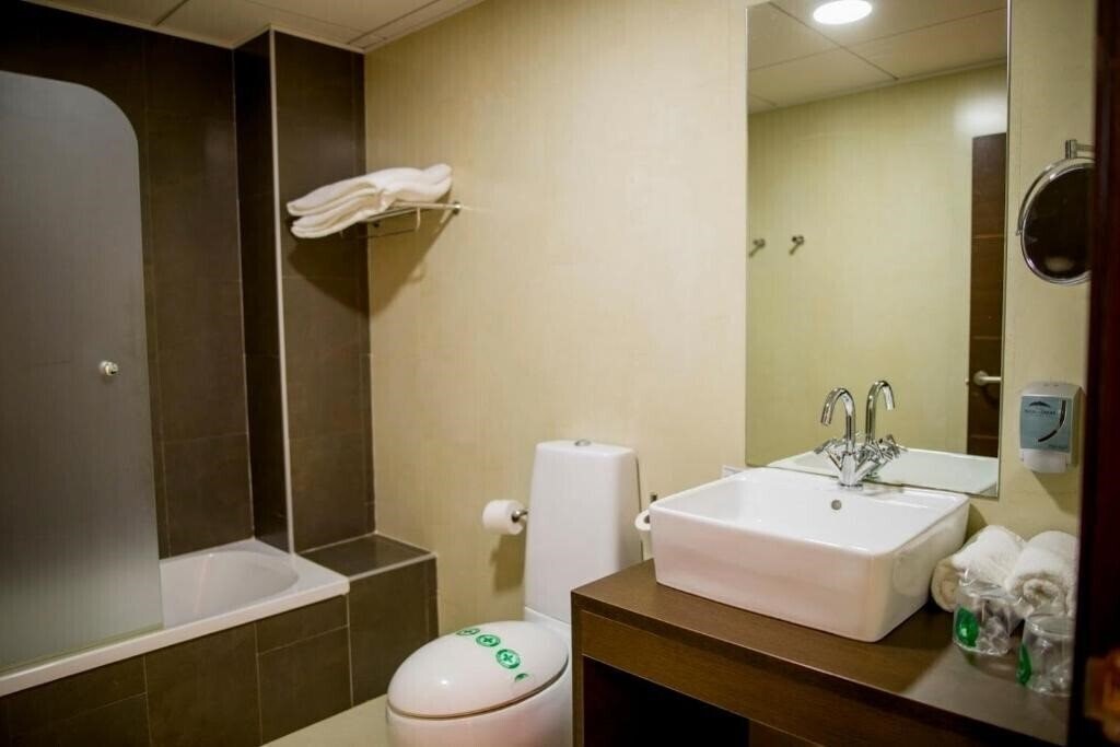 Фотография Hospedium Hotel Valles De Gredos Golf (ex. Talayuela Golf, OYO Hotel Valles de Gredos Golf) 4*