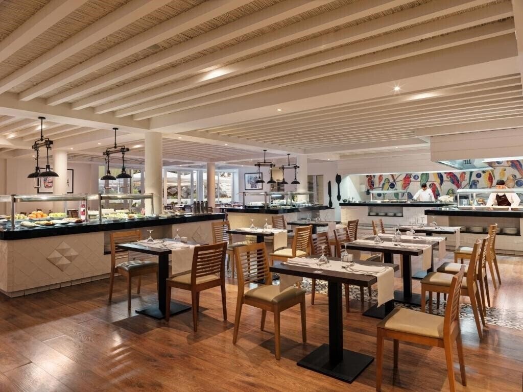 H10 Ocean Suites 4* суреті