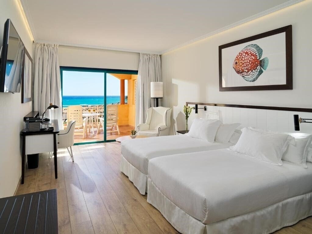 Отель H10 Playa Esmeralda 4*