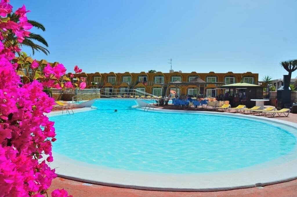 Apartamentos La Piramide 3* суреті