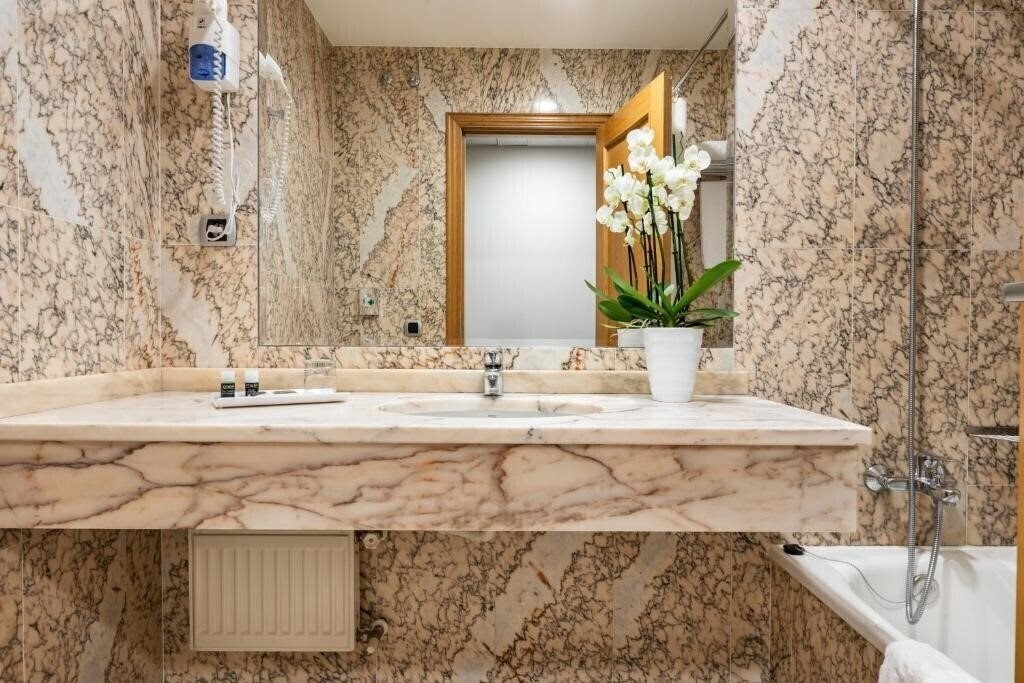 Hotel Exe Area Central 3* фотосуреті