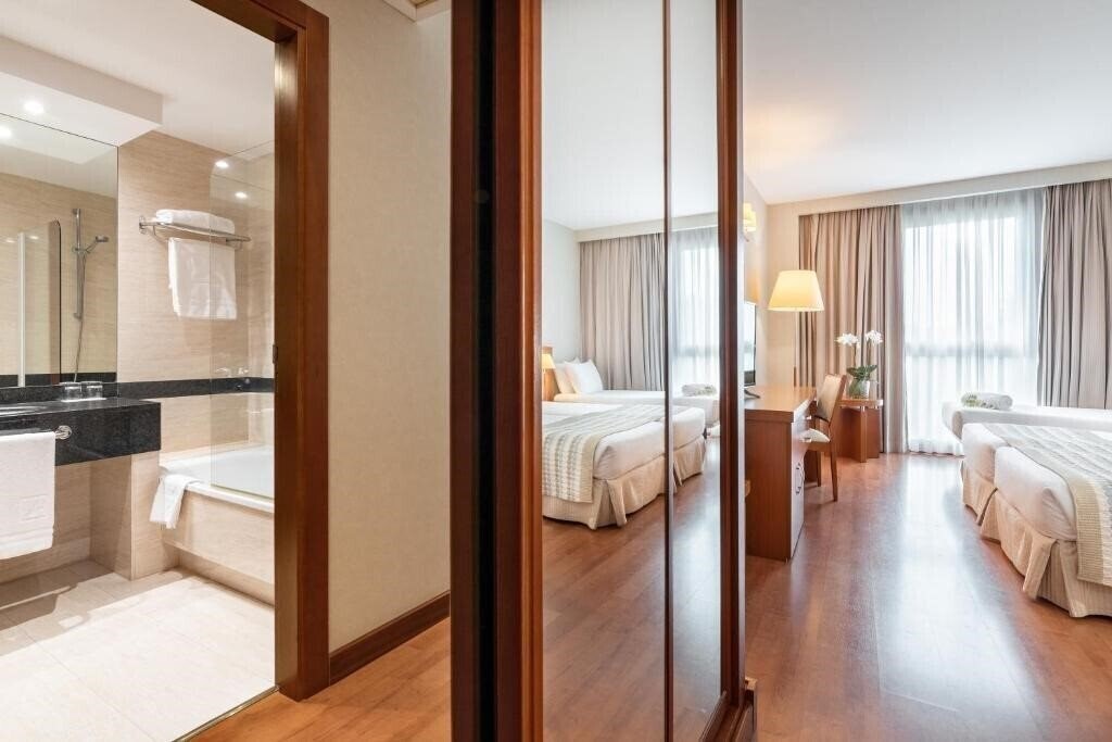 Hotel Eurostars San Lazaro 4* фотосуреті