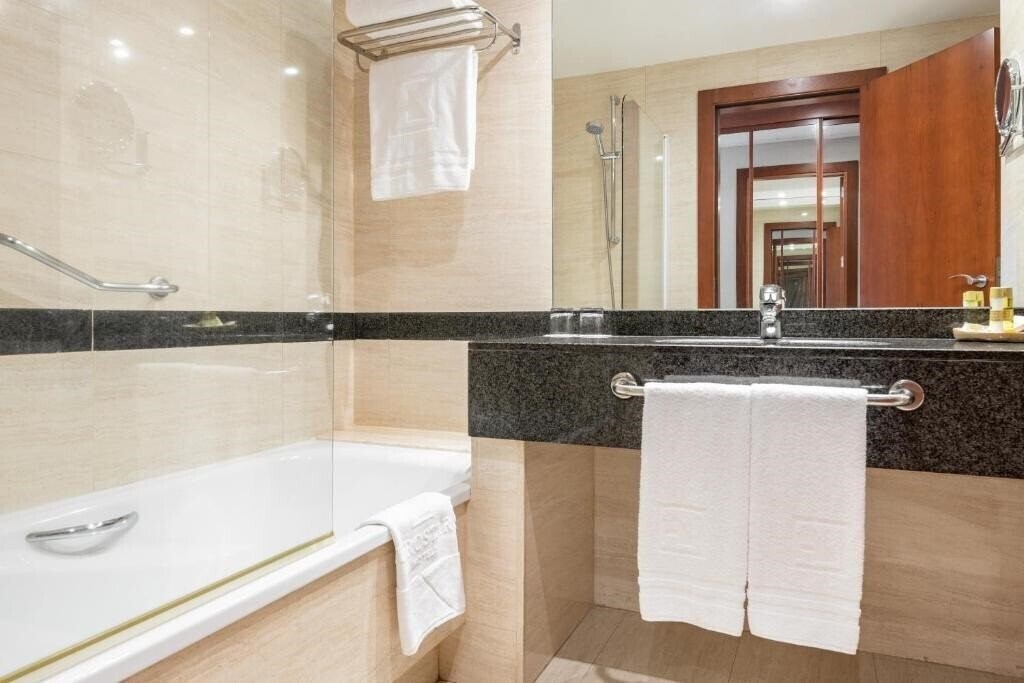 Hotel Eurostars San Lazaro 4* суреті