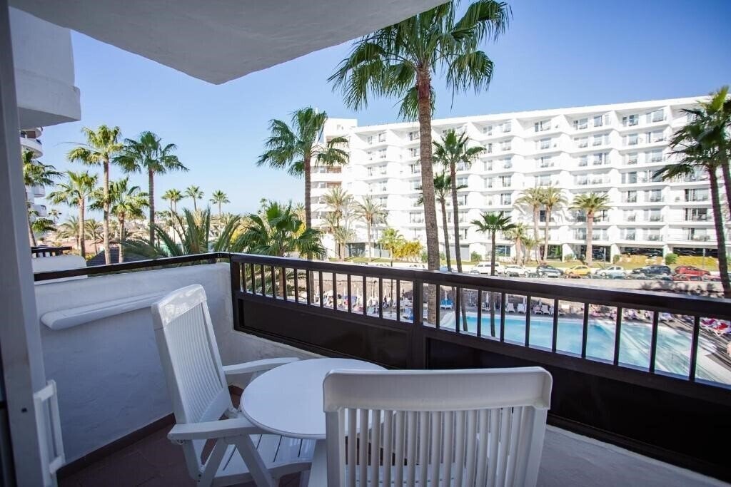 Servatur Waikiki 4* суреті