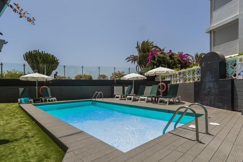 Отель Apartamentos Patricio 3*