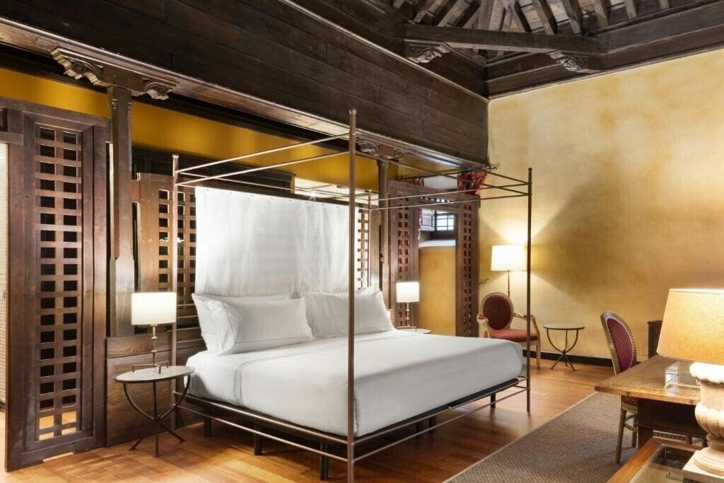 Отель Ac Palacio De Santa Paula 5*