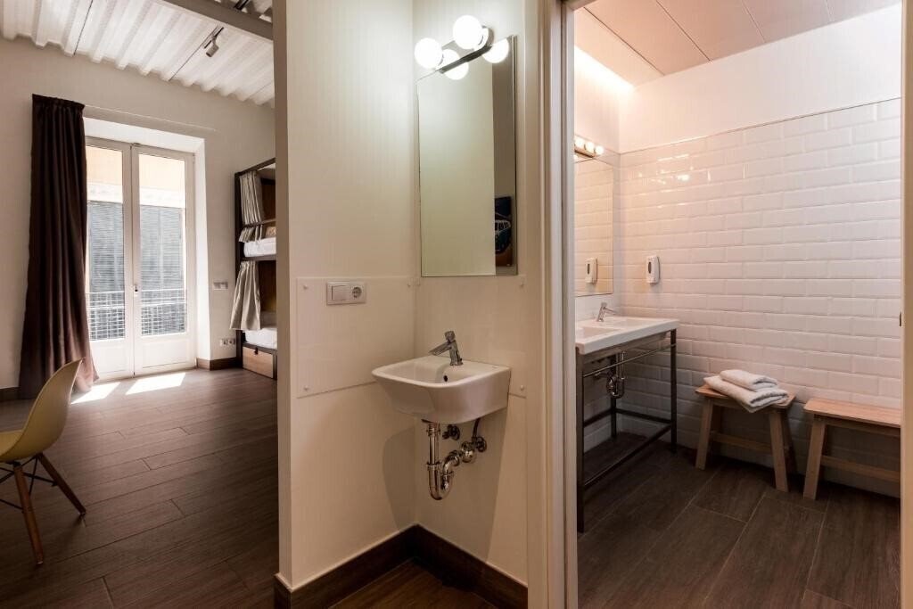 Отель Hostel Nut 2*