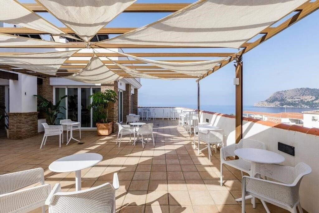 Отель Hotel Almijara - Mares (ex. OYO Hotel Almijara) 3*