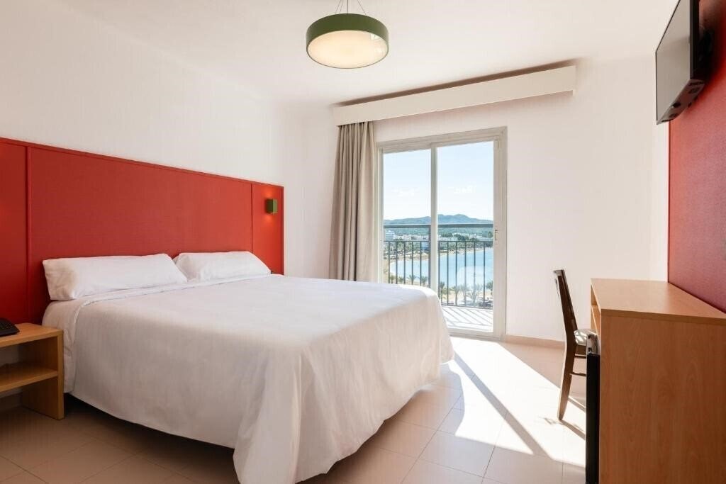 Фото The Red Hotel By Ibiza Feeling 2*