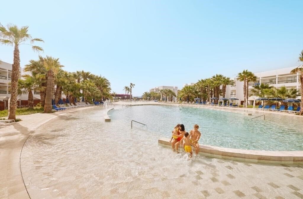 Отель Palladium Palace 5*