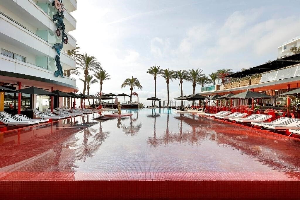 The Unexpected Ibiza Hotel (ex. The Ushuaia Tower, Ushuaia Ibiza Beach Hotel, The Ushuaia Beach) 5* қонақ үйі