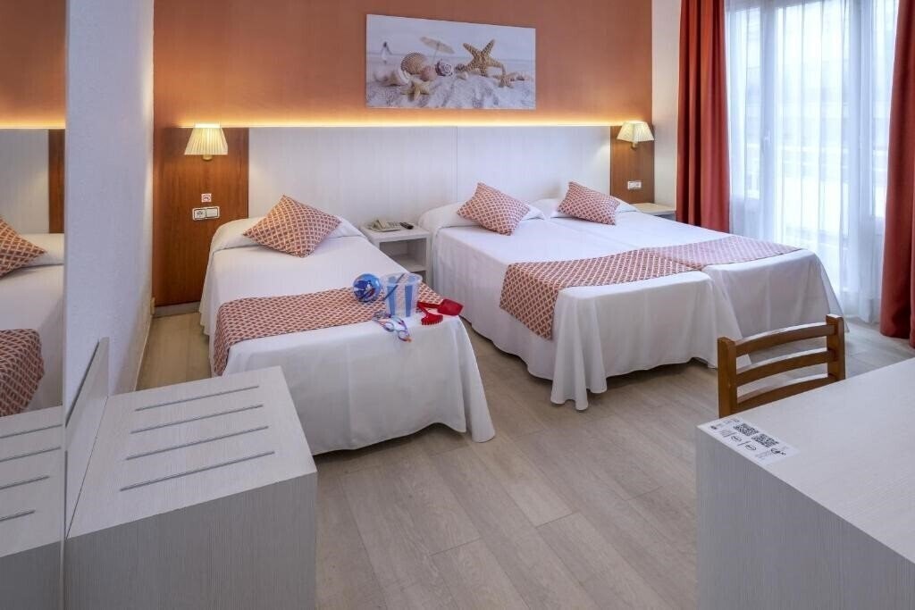 Фотография GHT Balmes Hotel, Aparthotel & Splash 3*