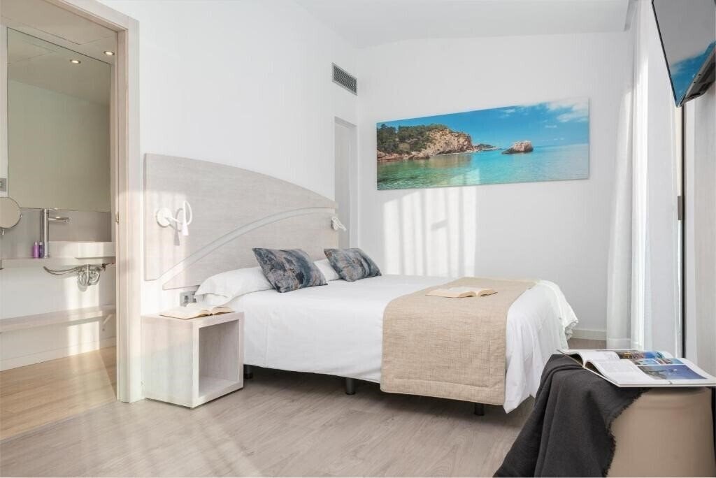 Фото Es Llaut Boutique Hotel 4*