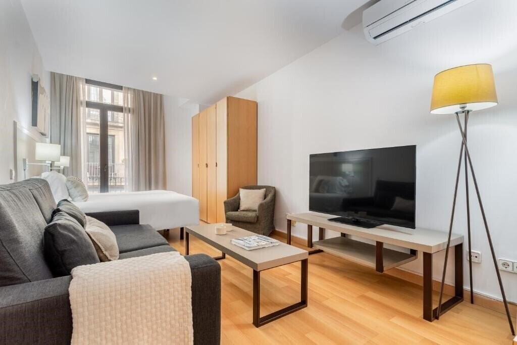 Картинка Aspasios Plaza Real Apartments 3*