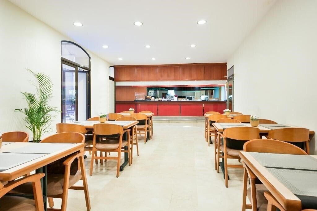 Ciudad Condal 3* суреті