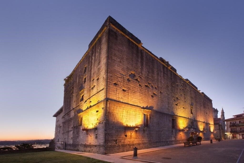Parador De Hondarribia El Emperador (ex. Parador Castillo De Carlos V) 4* қонақ үйі