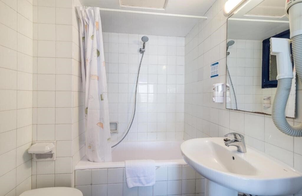 Hotel & Diving Les Illes 2* фотосуреті