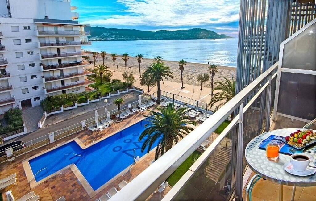 Hotel Monterrey Roses By Pierre & Vacances (ex. Monterrey) 3* қонақ үйі