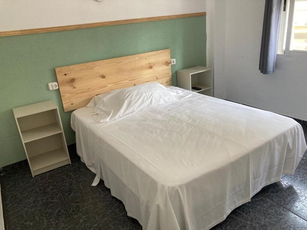 Malvarrosa Beach Rooms 2* суреті