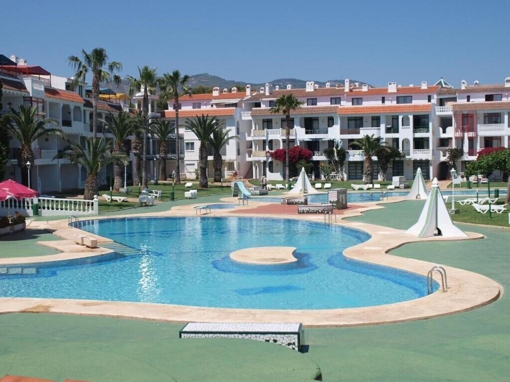 Отель Apartamentos Habitat Playa Romana 3000 3*