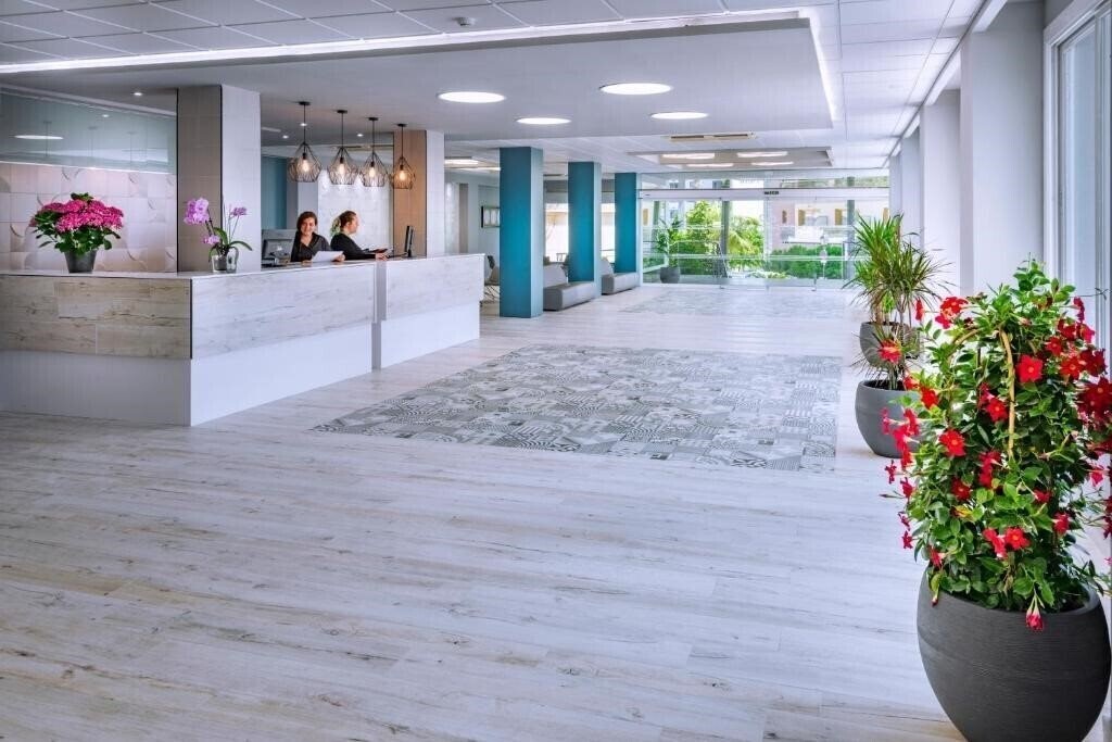 Изображение Serhs Oasis Park 3*