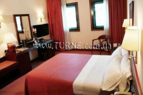 Tryp Santiago 4* суреті