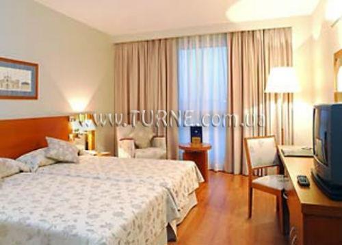 Tryp Santiago 4* фотосуреті