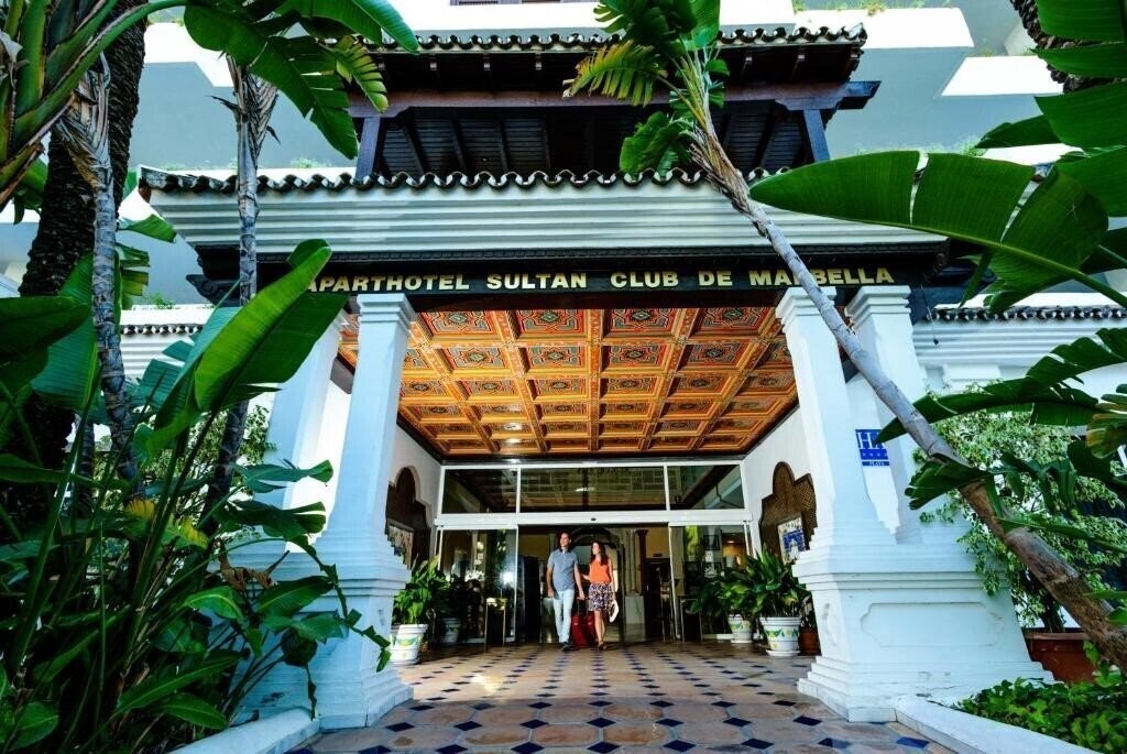 Отель Monarque Sultan 4*