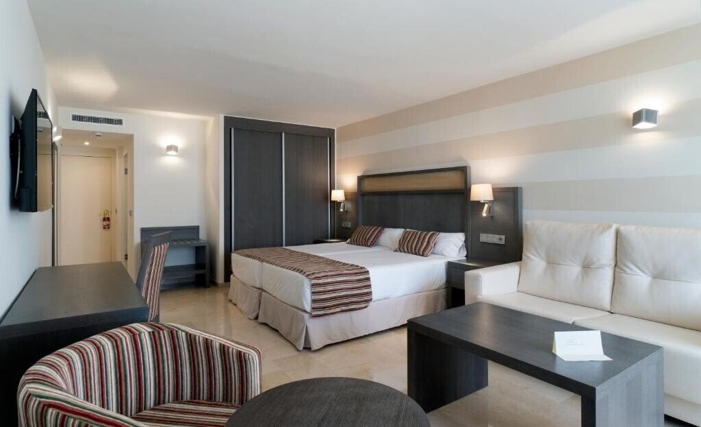 Фото Ms Aguamarina Suites (Torremolinos) 4*