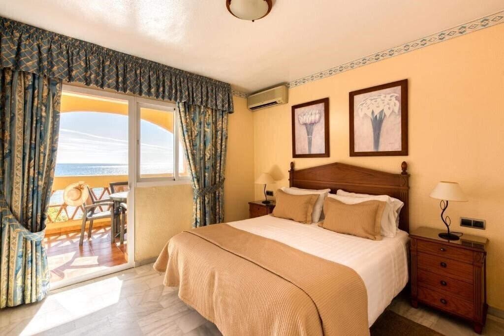 Фото Macdonald Dona Lola Resort 3*