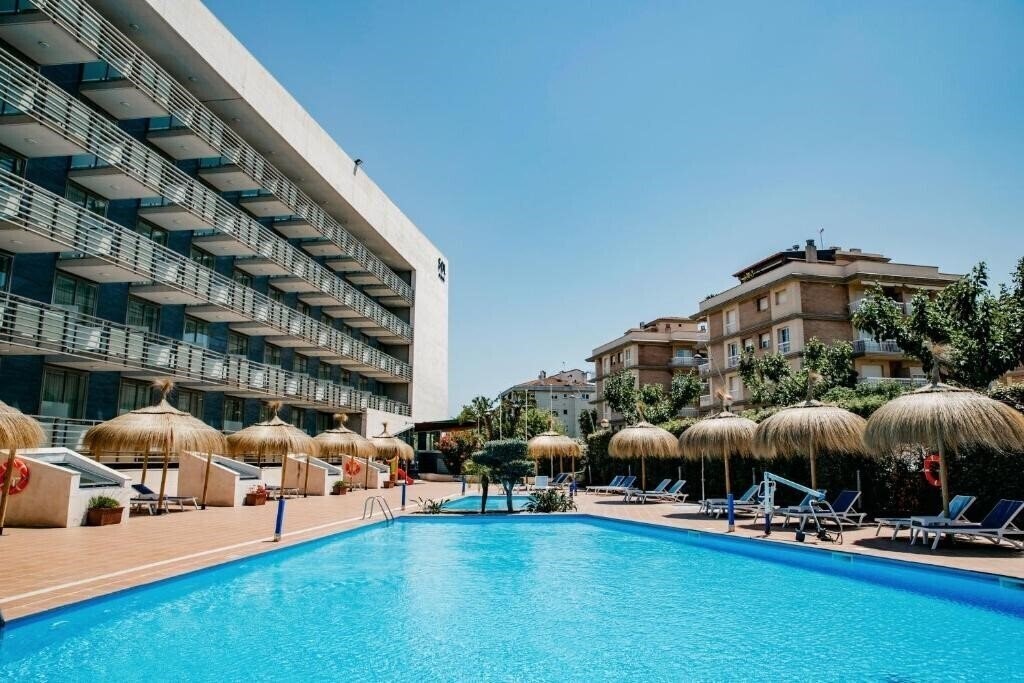 Отель Sol Port Cambrils 4*