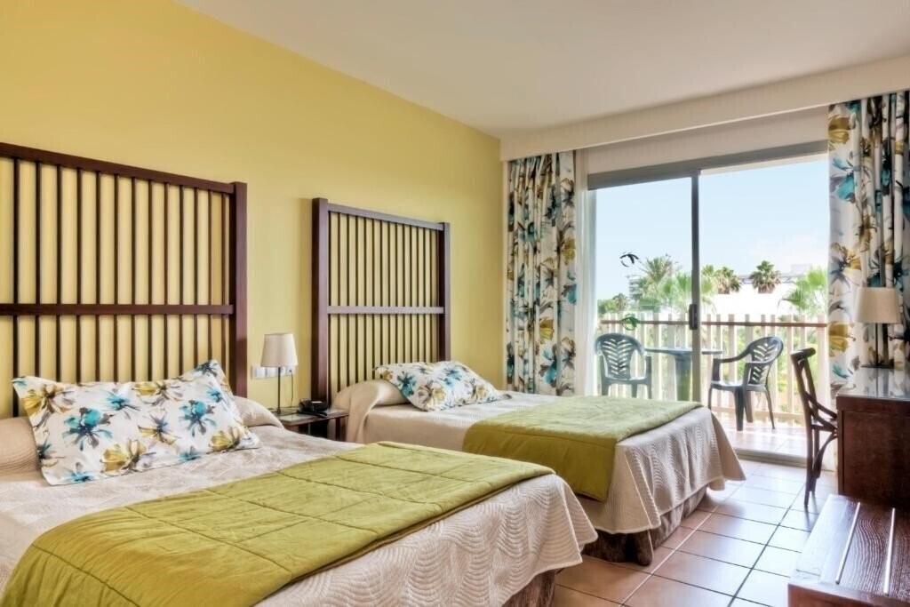 Portaventura Hotel Caribe 4* фотосуреті