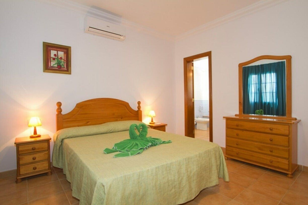 Ereza Brisa Marina Apts апартаменты суреті