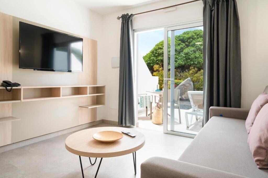 Отель Santa Rosa (Costa Teguise) 3*