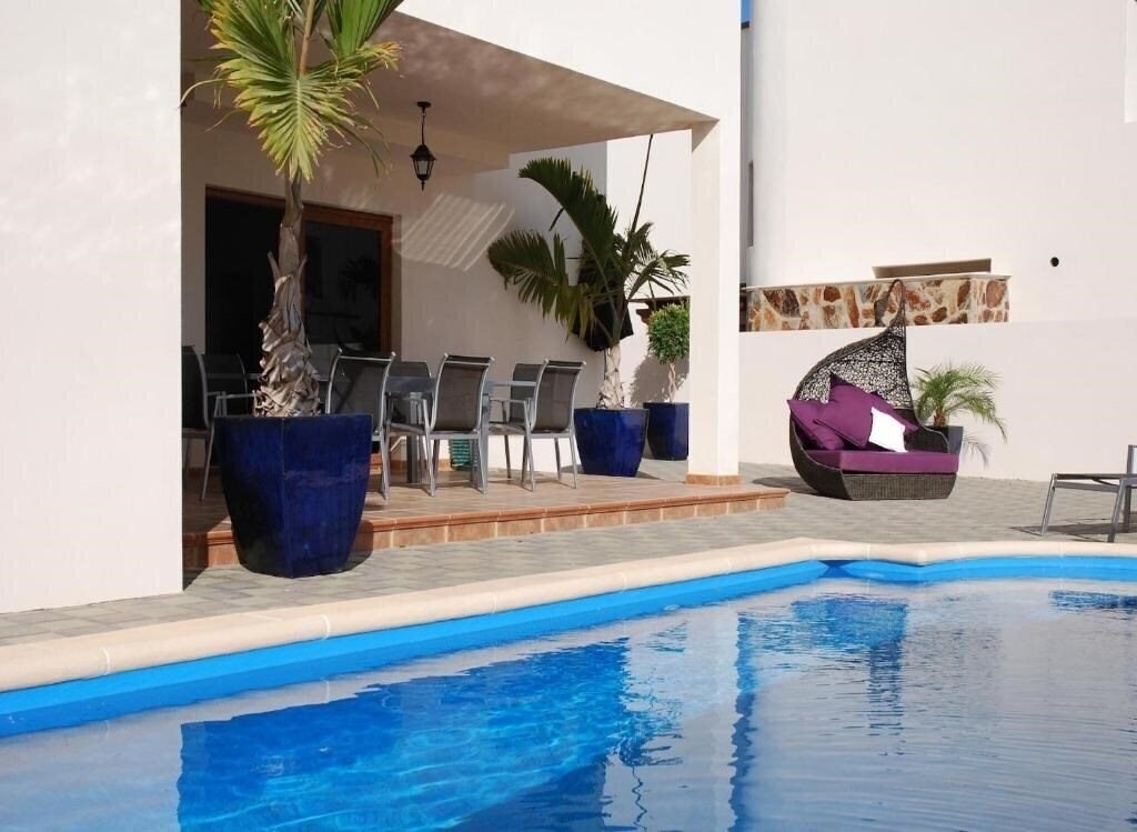 Отель Las Caletas Village 4*