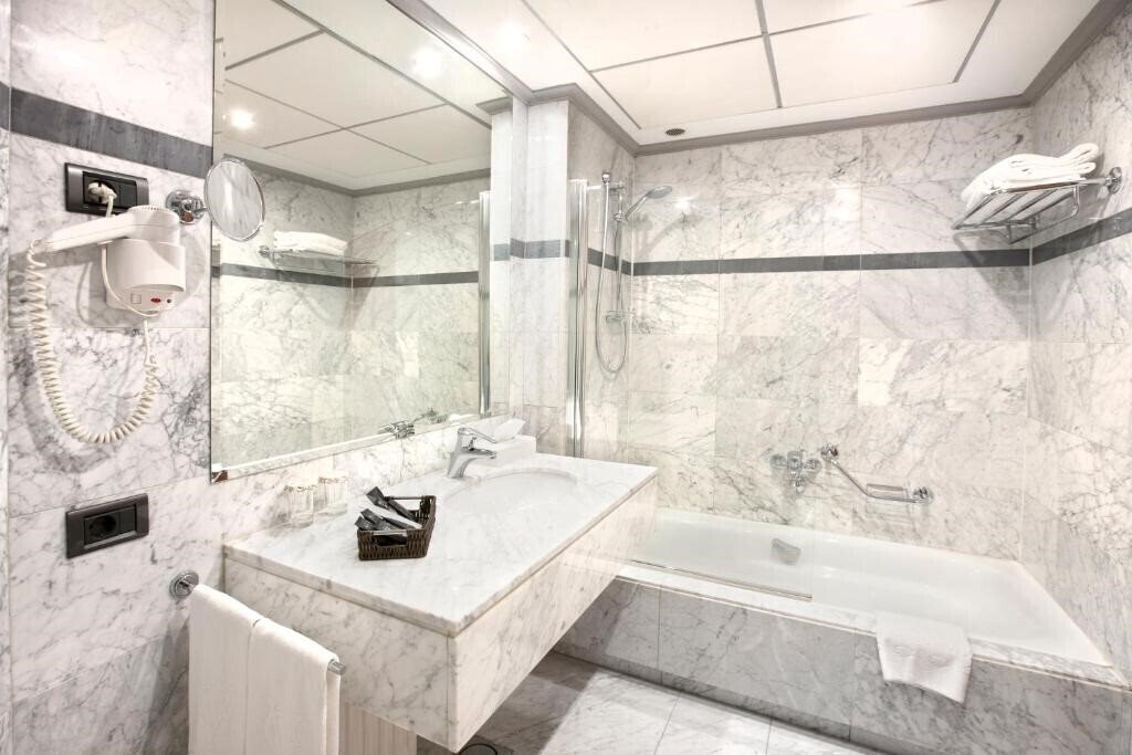 Картинка Husa Gran Via 4*