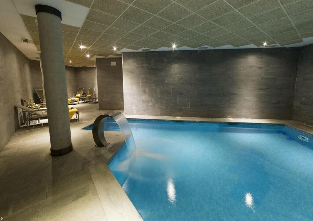 Отель Isla De La Garena 4*