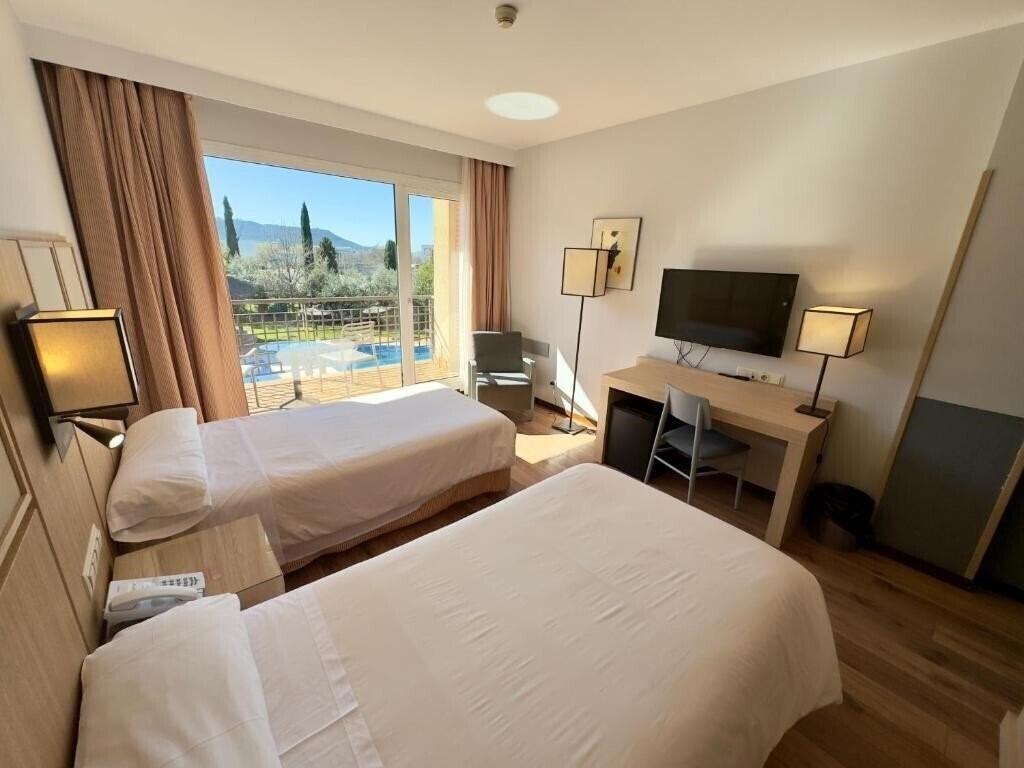 Фото Isla De La Garena 4*